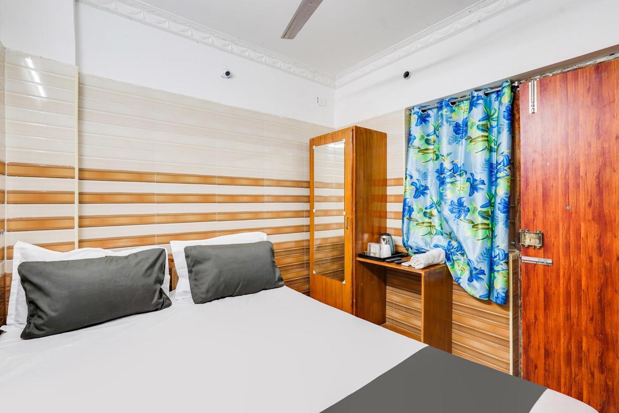 Super Hotel O Sharmila Guest House Pondichéry Extérieur photo