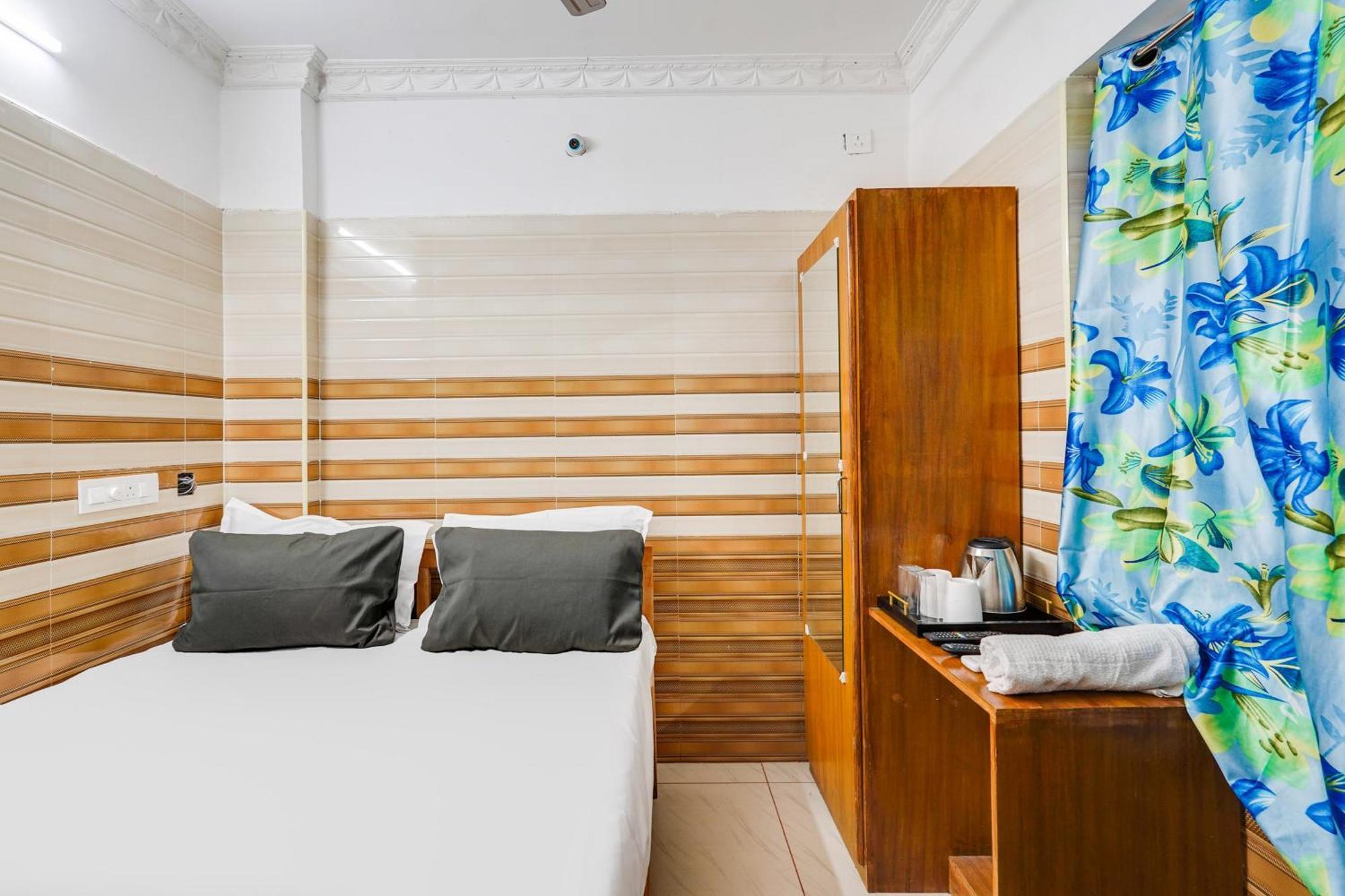 Super Hotel O Sharmila Guest House Pondichéry Extérieur photo